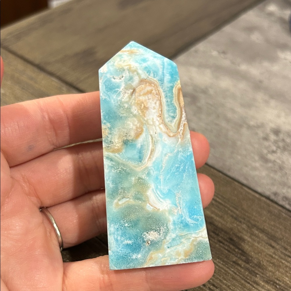 Caribbean calcite / Blue Aragonite crystal Obelisk - resembles the ocean - Picture 3 of 9